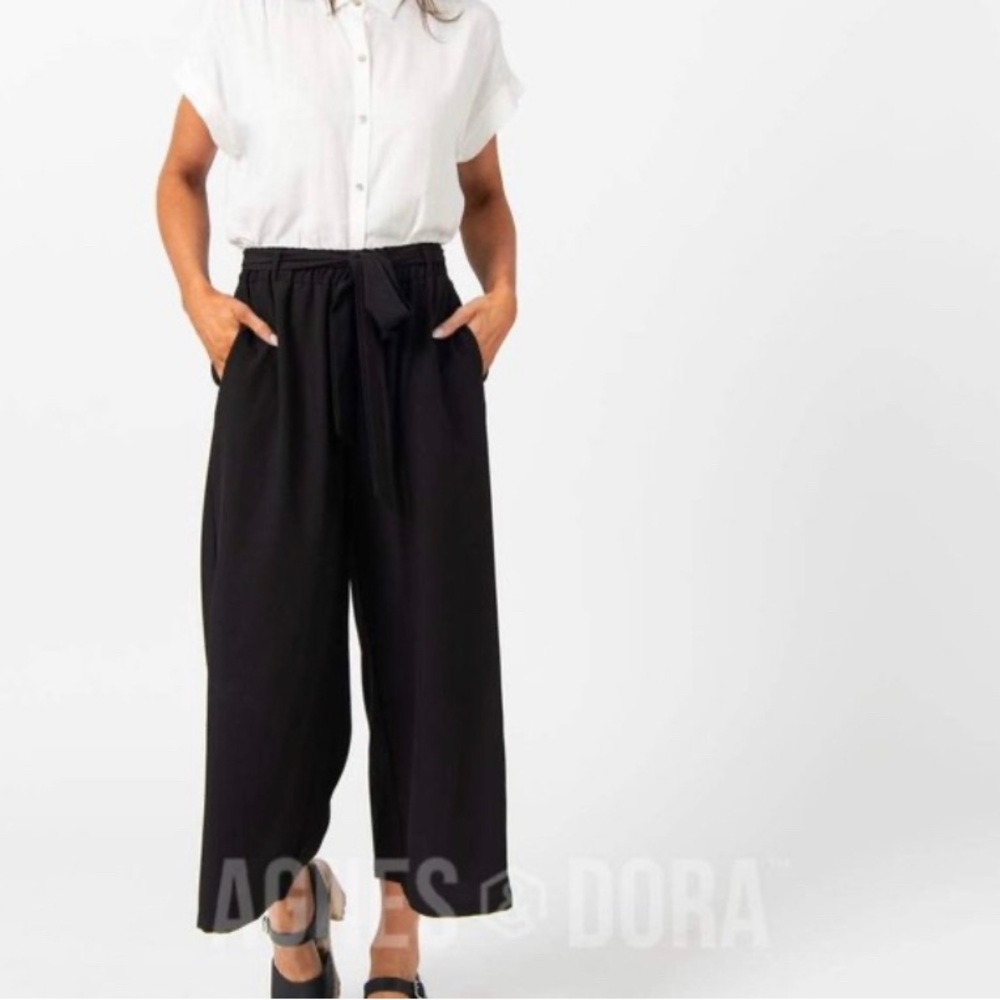 Agnes and Dora Spark Crop Pant size 8/10 M.